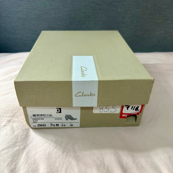 CLARKS BOOTIES Women's Black Lace Up SASHLIN SUE Suede/Leather 3" Heel size 7.5 - Picture 7 of 8